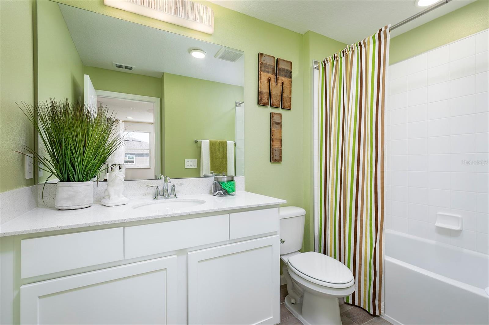 TOWNS AT LAKE MONROE COMMONS - Residential