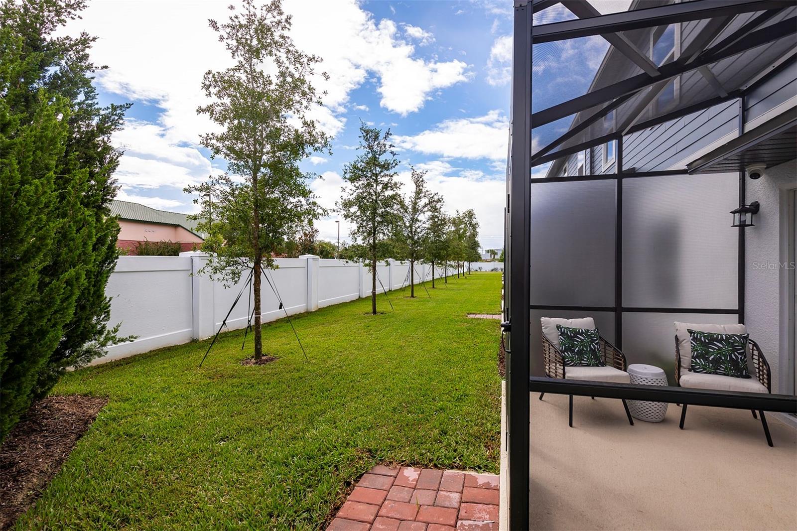 TOWNS AT LAKE MONROE COMMONS - Residential