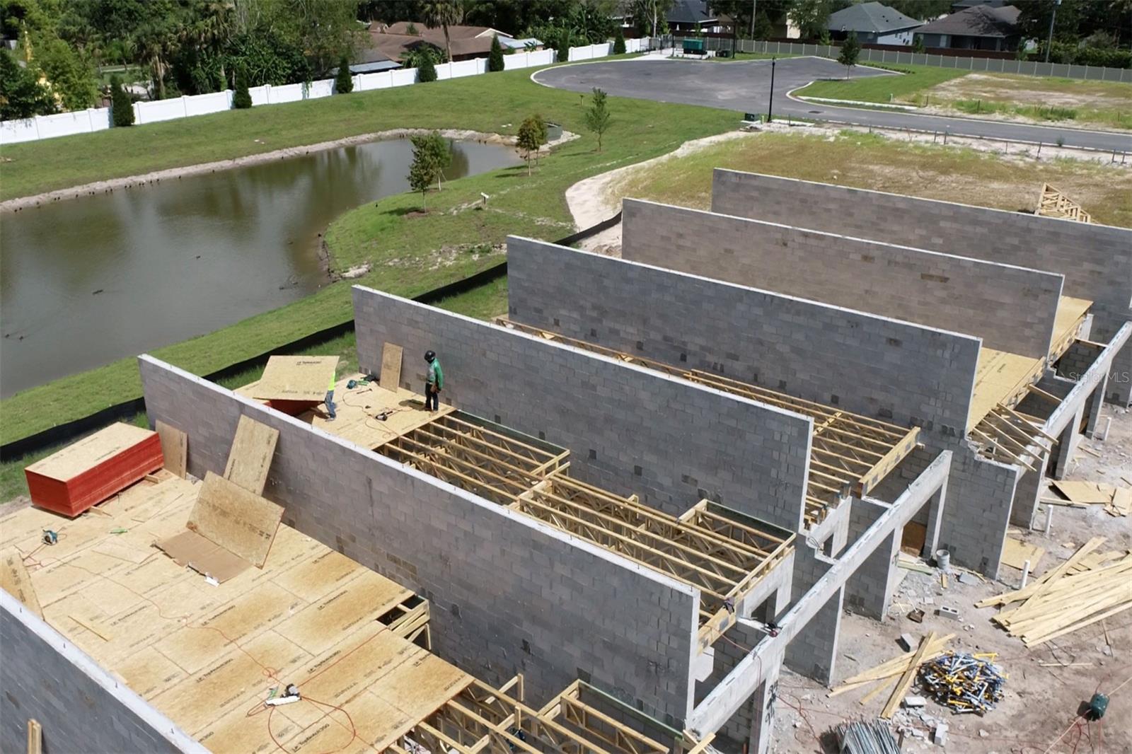 TOWNS AT LAKE MONROE COMMONS - Residential