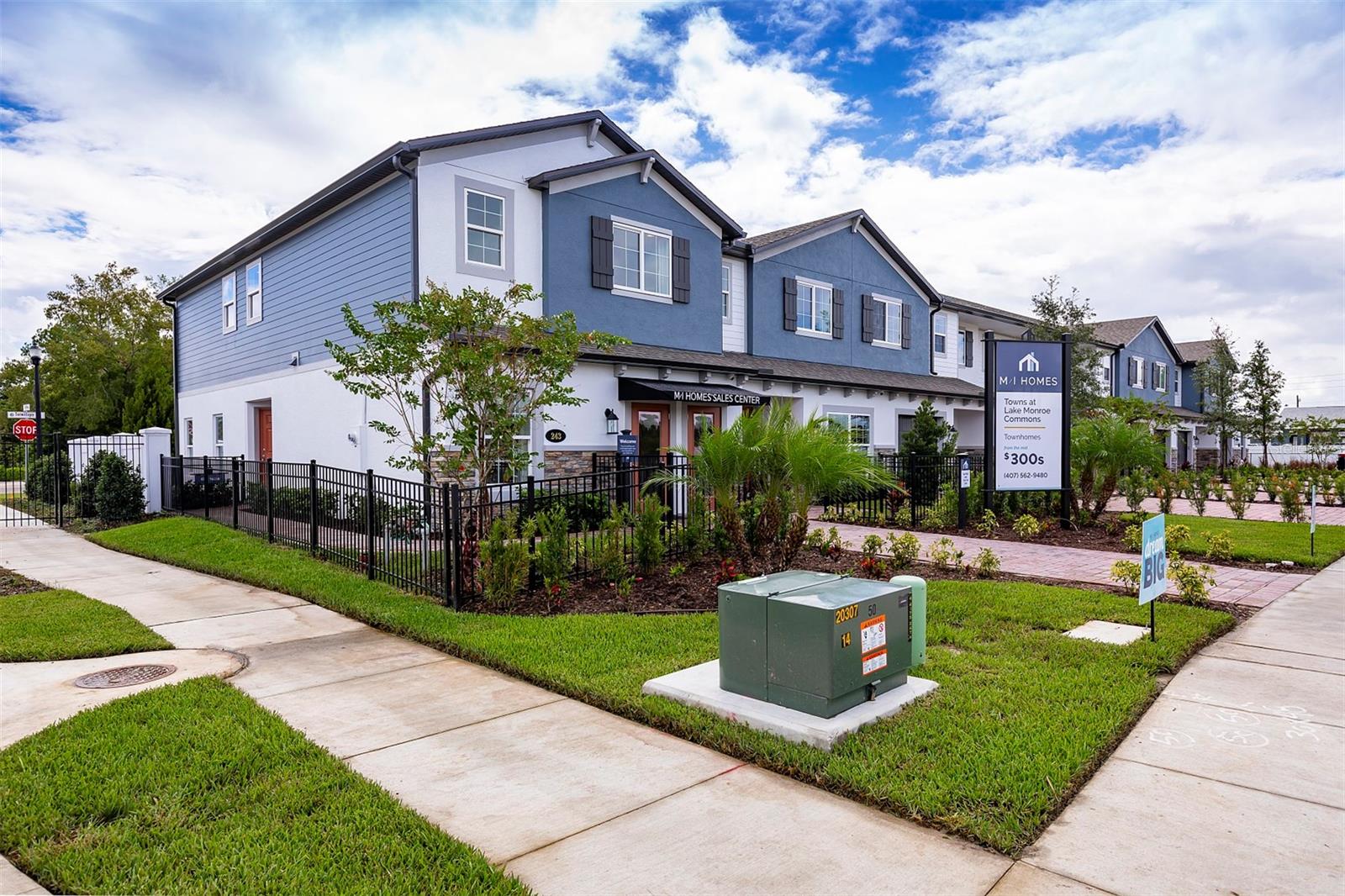 TOWNS AT LAKE MONROE COMMONS - Residential