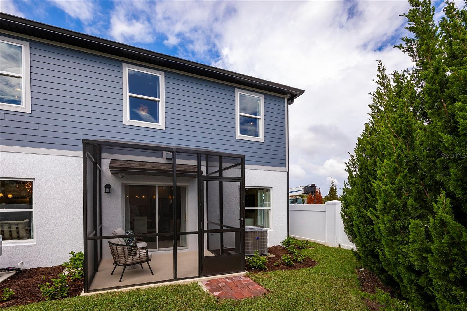 TOWNS AT LAKE MONROE COMMONS - Residential