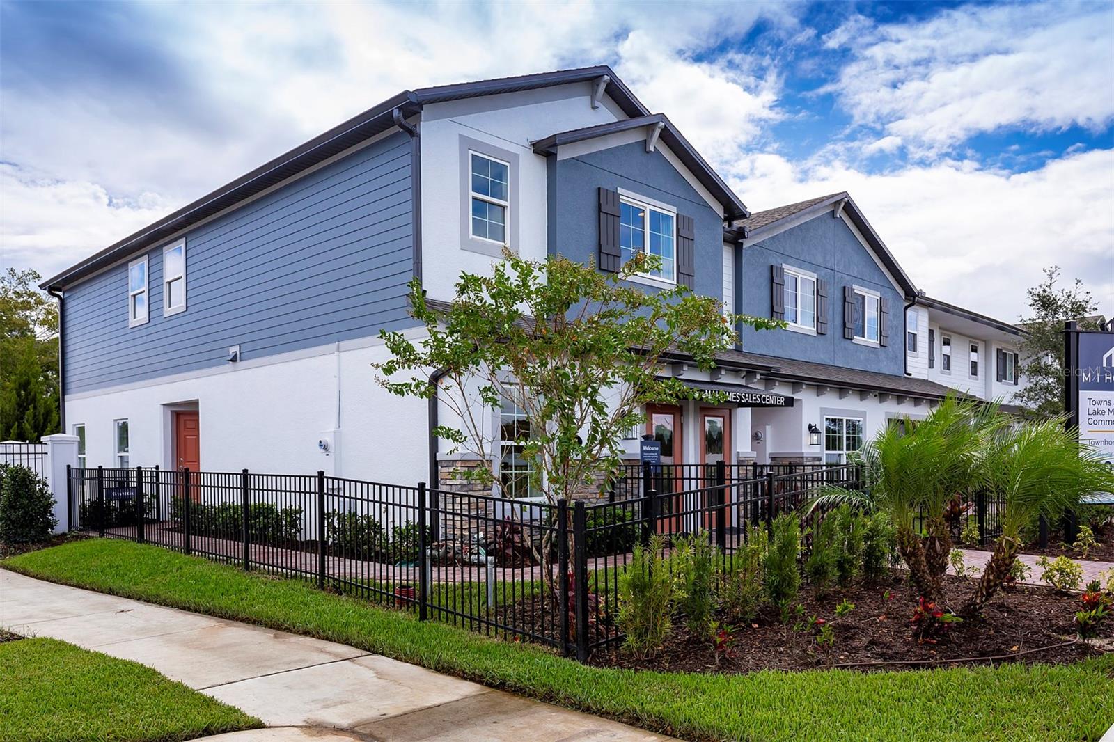 TOWNS AT LAKE MONROE COMMONS - Residential