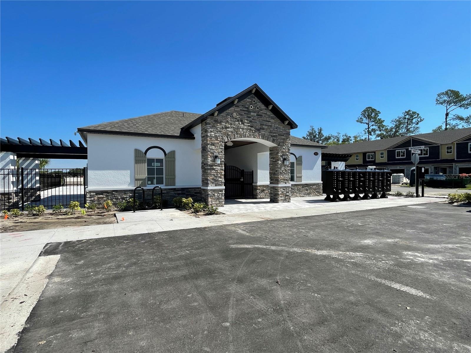 TOWNS AT LAKE MONROE COMMONS - Residential