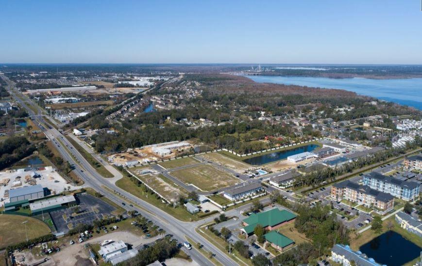 TOWNS AT LAKE MONROE COMMONS - Residential