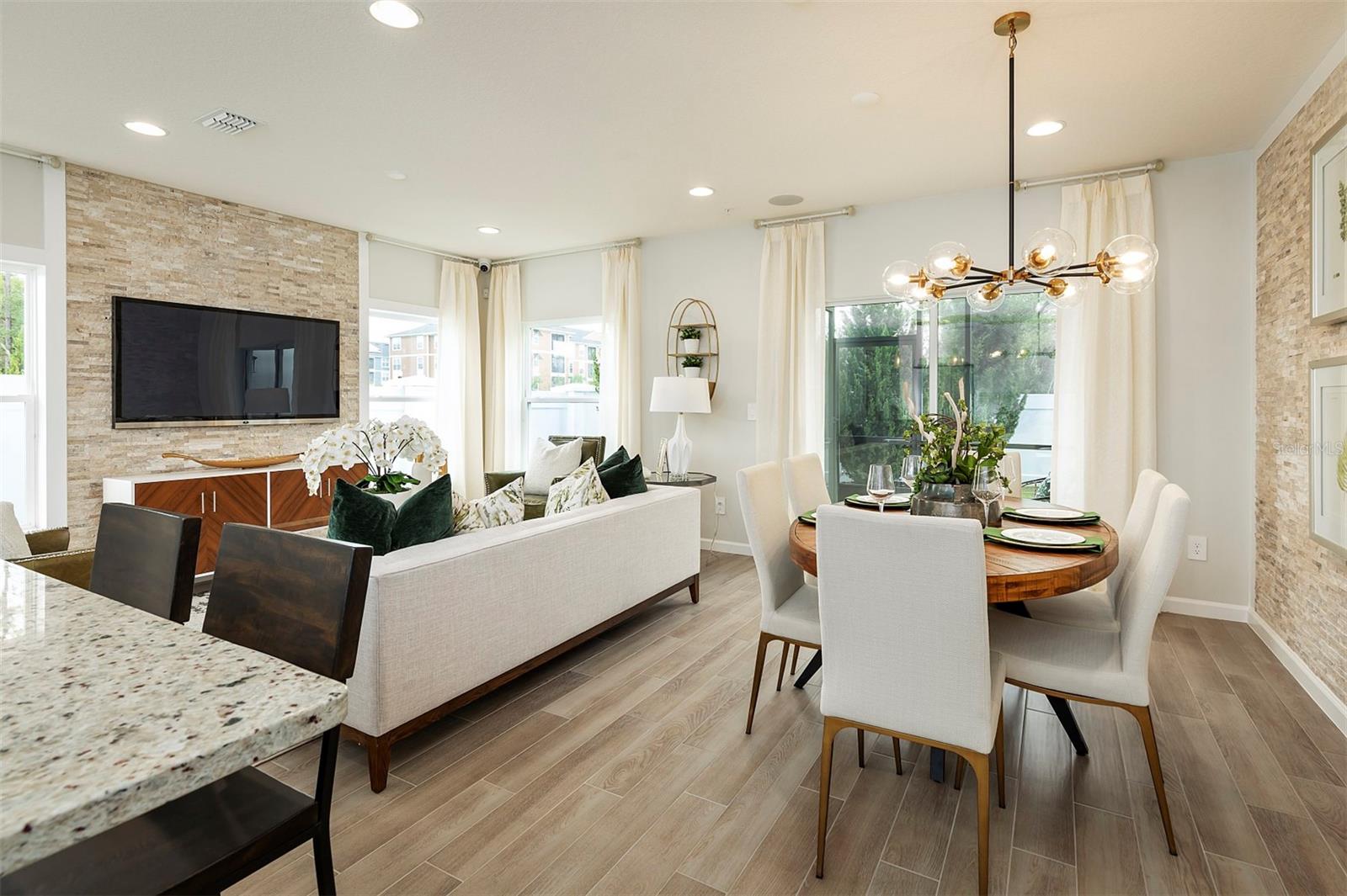 TOWNS AT LAKE MONROE COMMONS - Residential