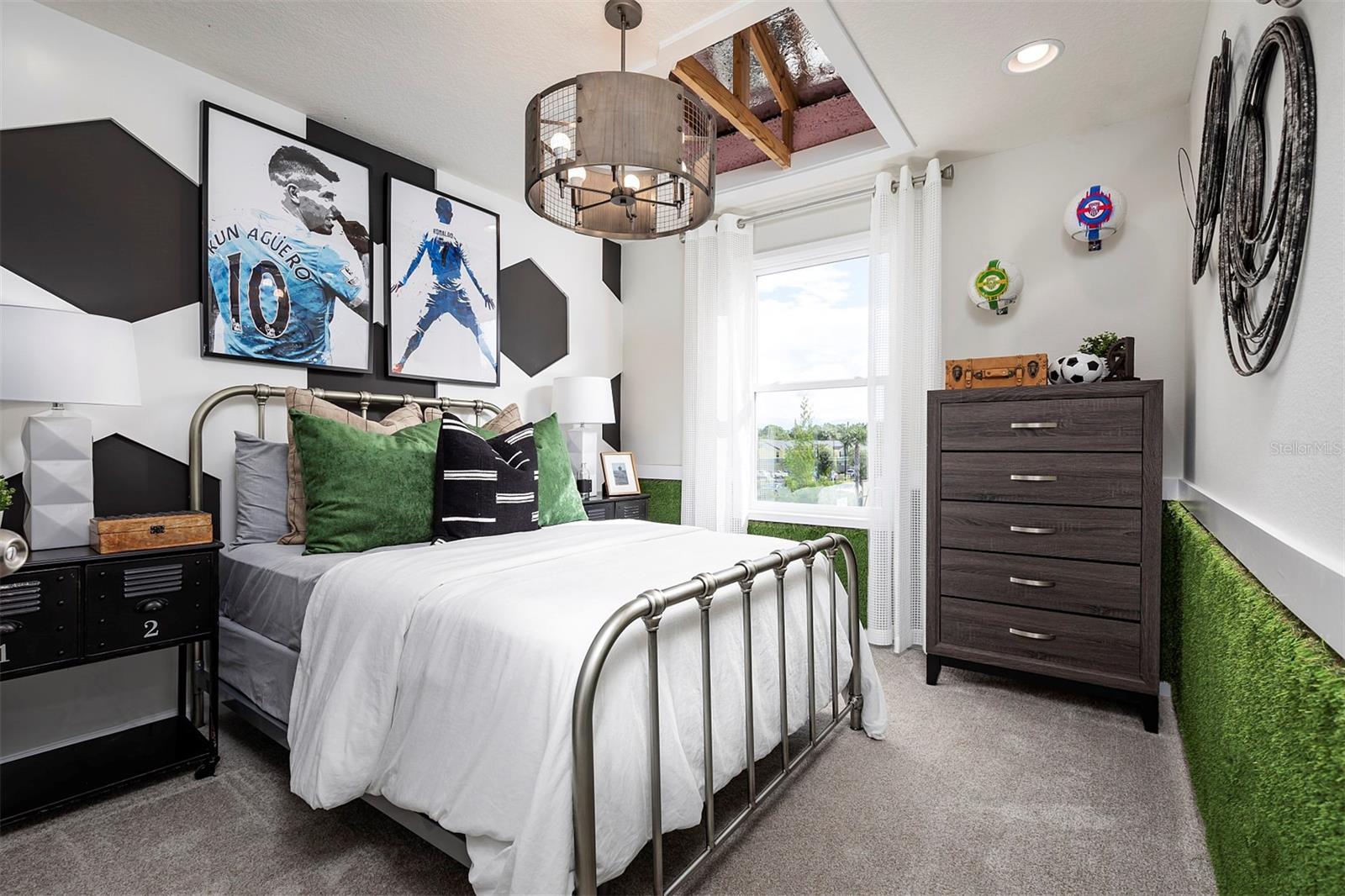 TOWNS AT LAKE MONROE COMMONS - Residential