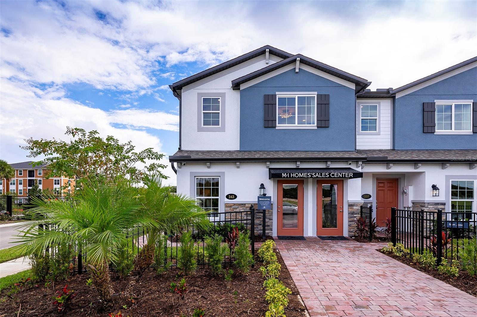 TOWNS AT LAKE MONROE COMMONS - Residential