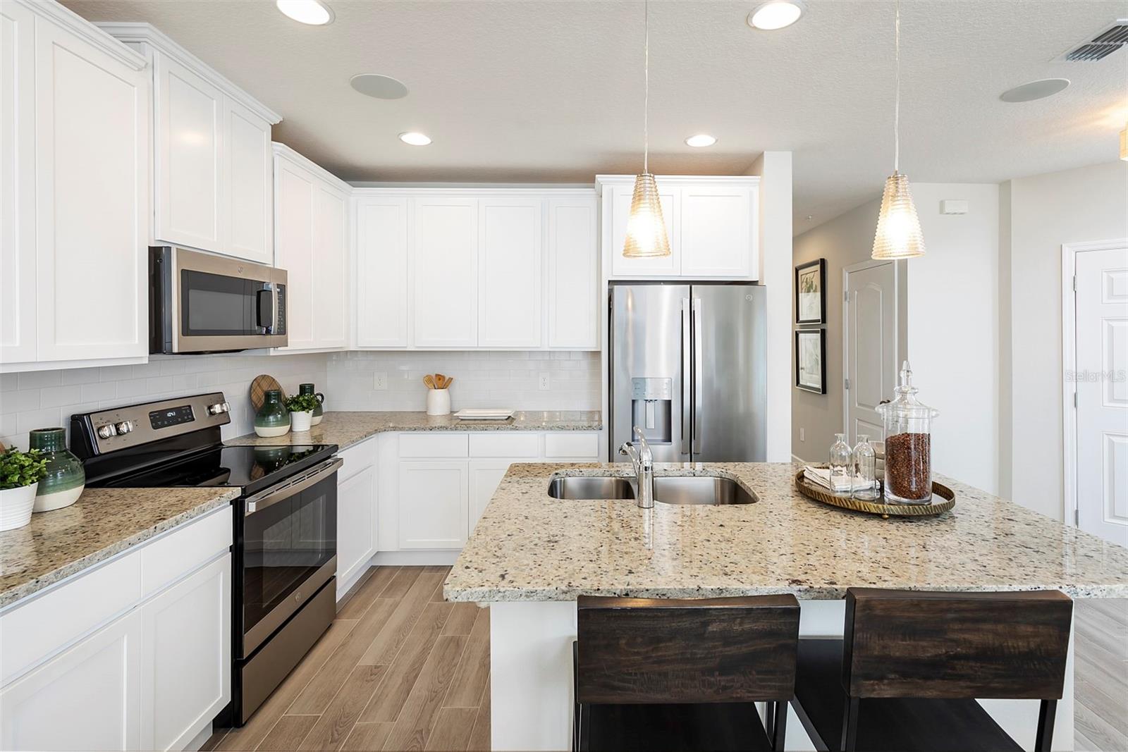 TOWNS AT LAKE MONROE COMMONS - Residential