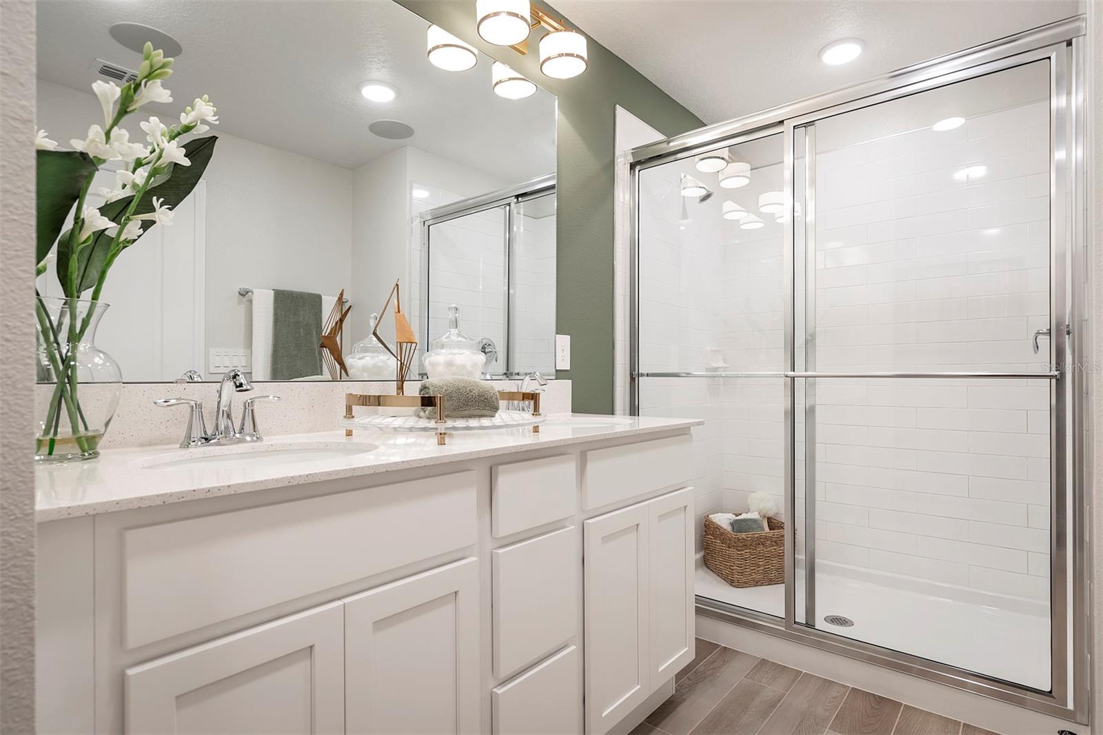 TOWNS AT LAKE MONROE COMMONS - Residential