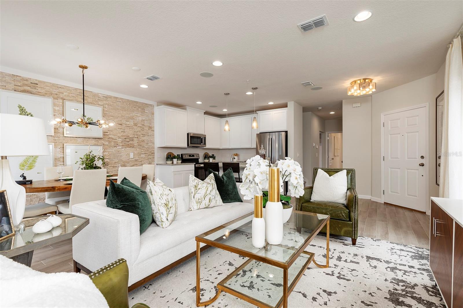 TOWNS AT LAKE MONROE COMMONS - Residential