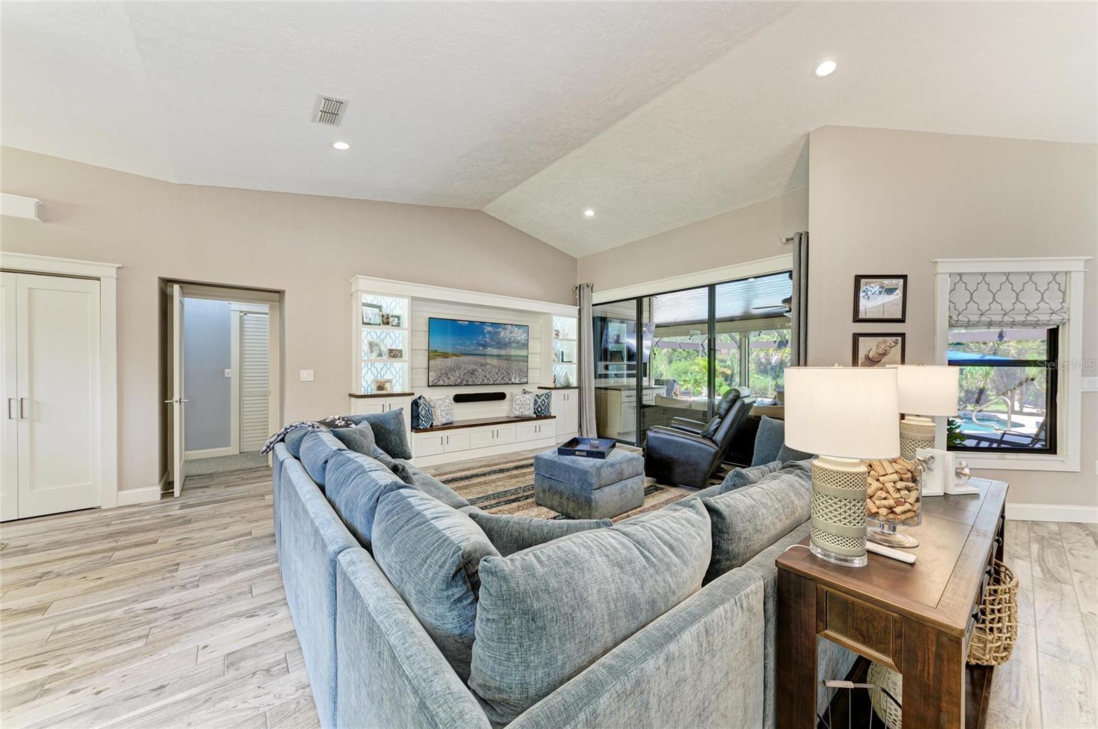 PALM WEST - Residential