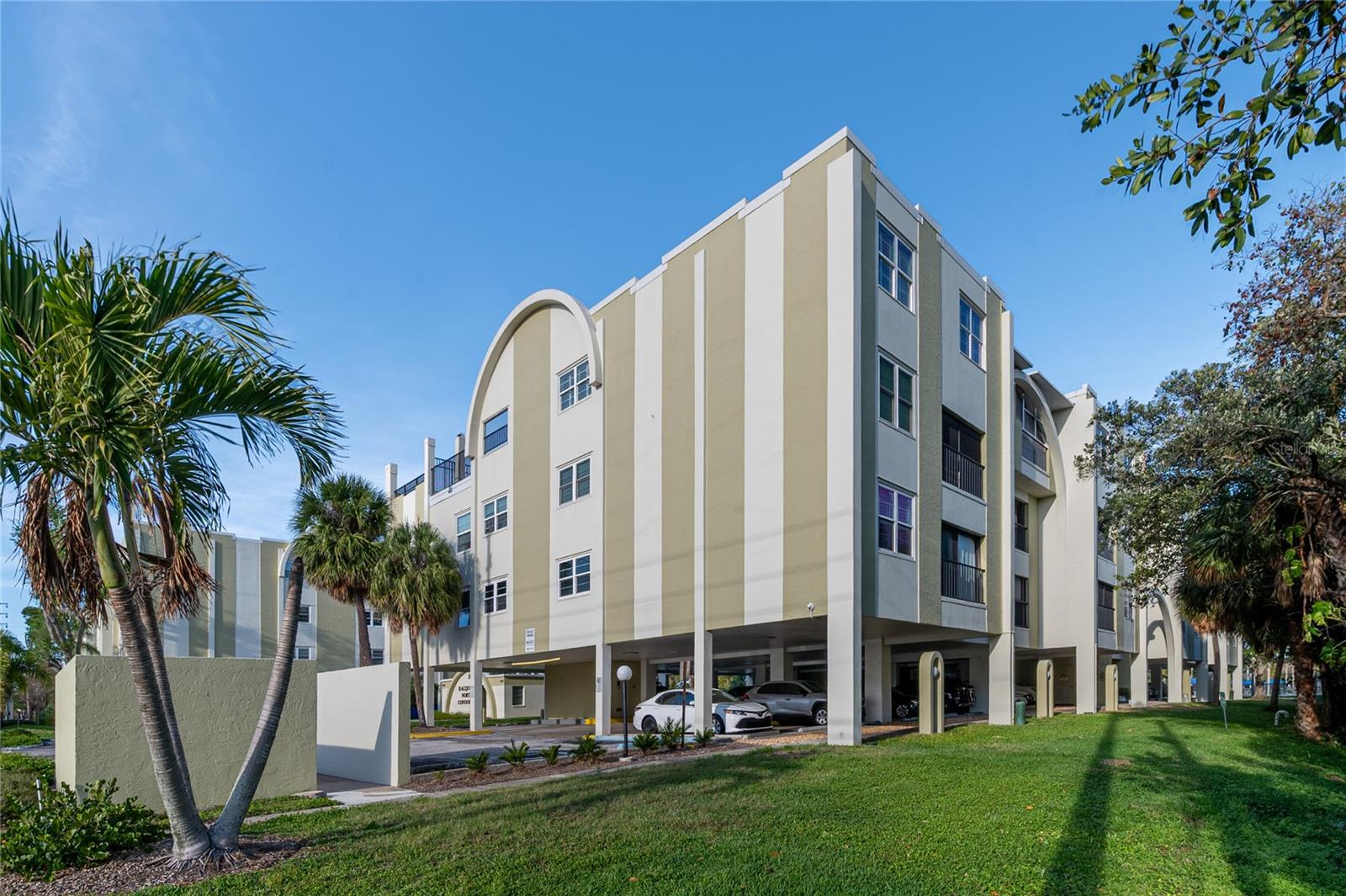 RACQUET CLUB NORTHEAST CONDO THE - Residential