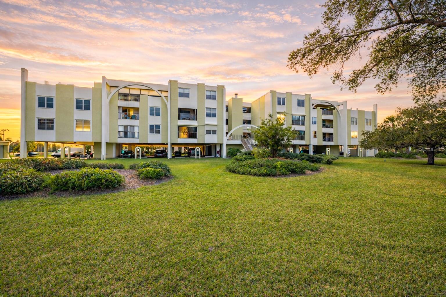 RACQUET CLUB NORTHEAST CONDO THE - Residential