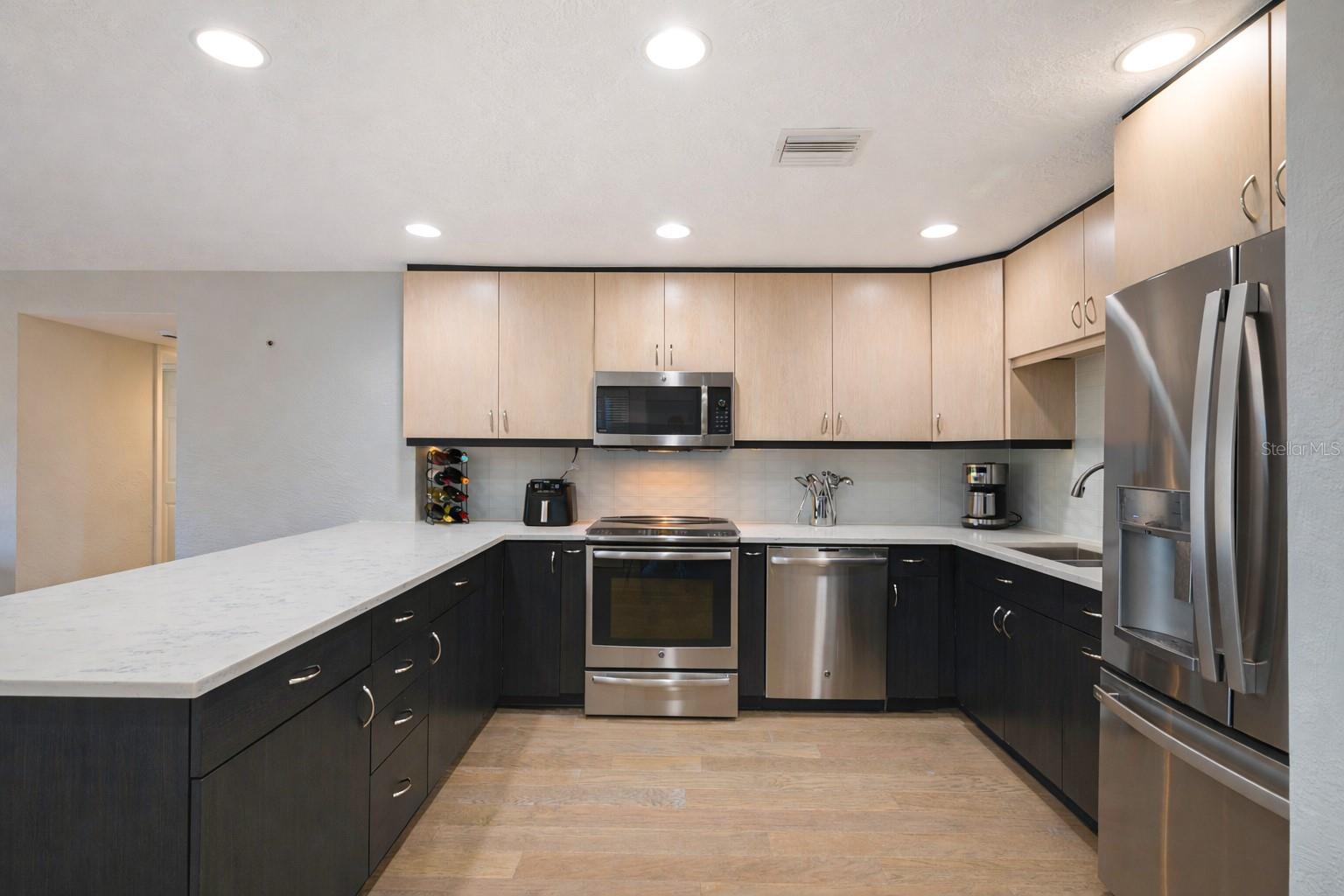 RACQUET CLUB NORTHEAST CONDO THE - Residential