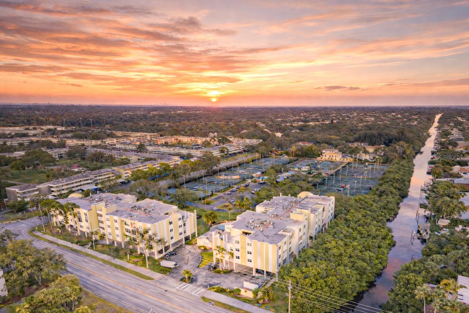 RACQUET CLUB NORTHEAST CONDO THE - Residential