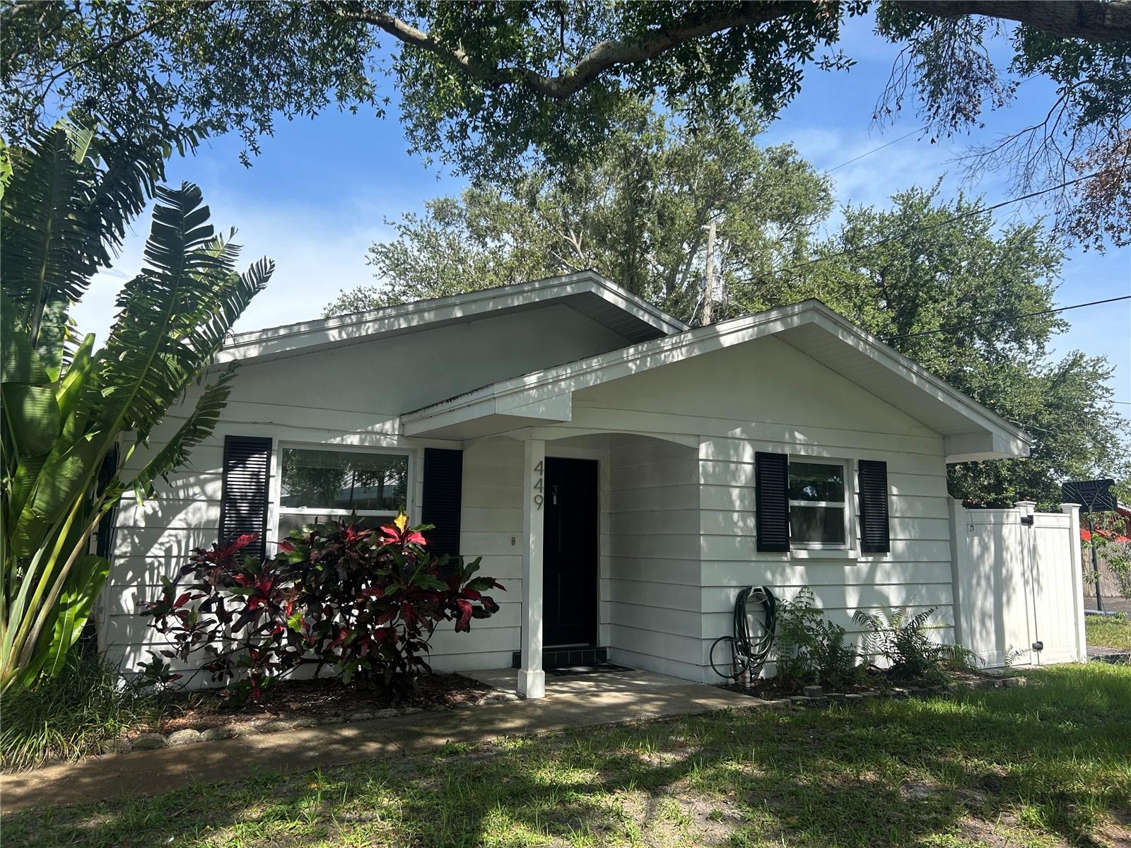 End unit available in beautiful Belleair Bluffs! Two bedroom, two bath unit with washer/dryer hook up ready for occupancy. Ceramic tile in main living area. Kitchen has stainless steel appliances, including stove and microwave/hood. Great storage space, including huge closets and a large pantry. Lush landscaping and fenced-in yard and patio area. Just blocks to the Pelican Golf Club and close to the Belleair Country Club. Conveniently close to many restaurants, boutique shopping, doctors/dentists and stores including Publix, plus several banks. Approximately 40 minutes to downtown St. Pete. .