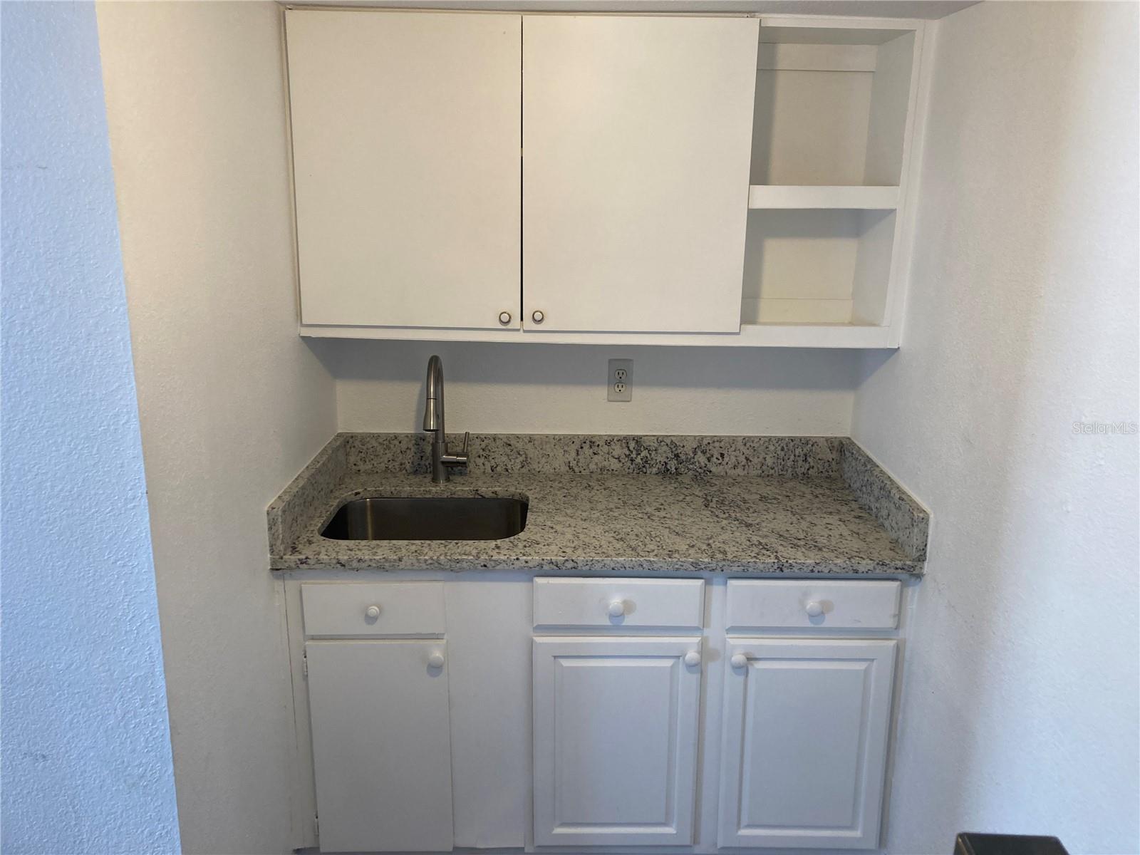 AVONDALE - Residential Lease