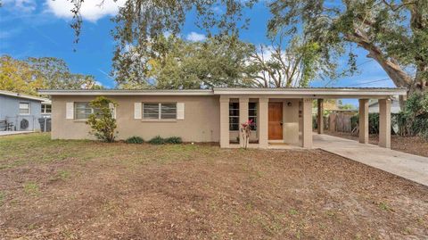 A home in WINTER HAVEN