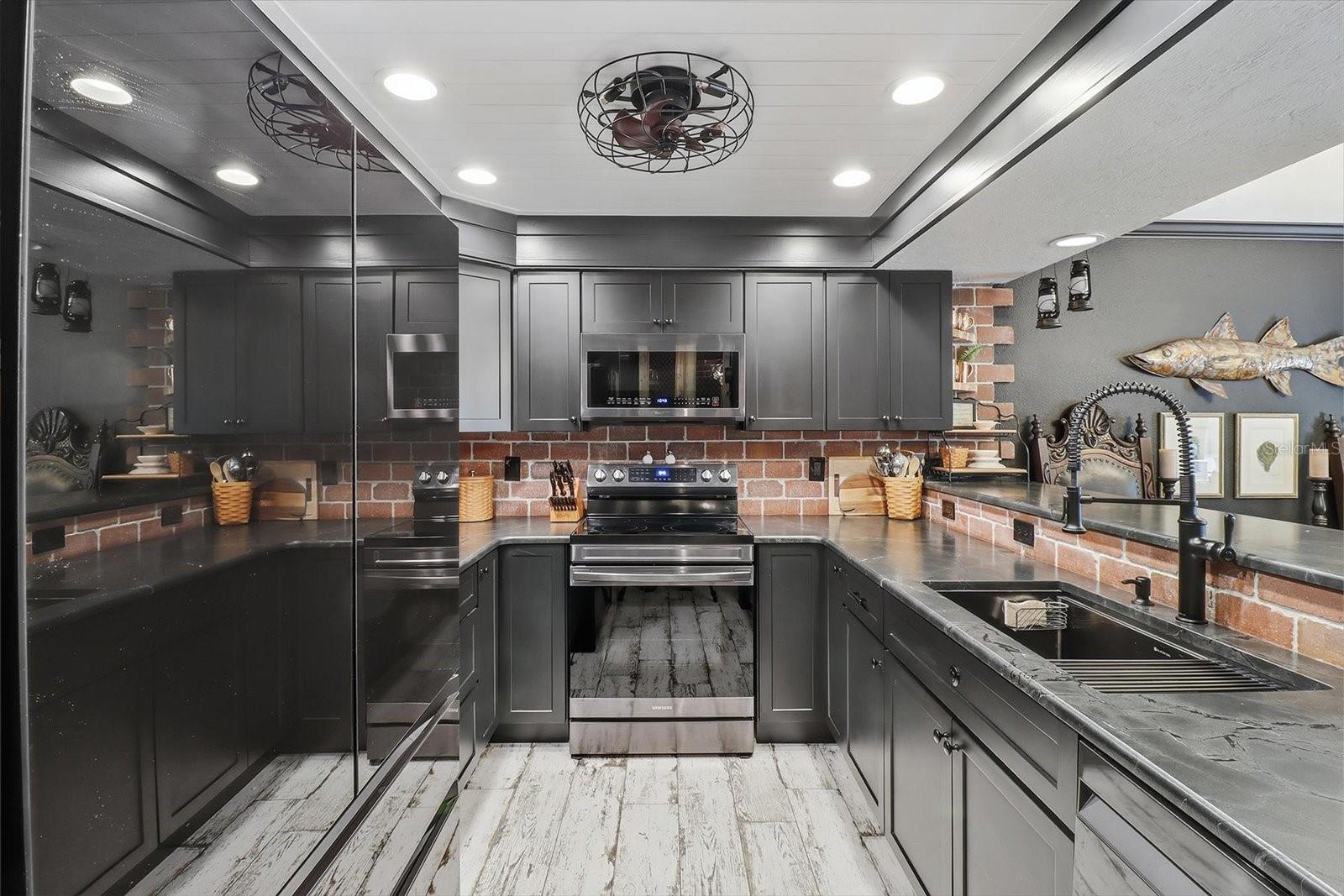 PLANTATION VILLAGE UNREC - Residential