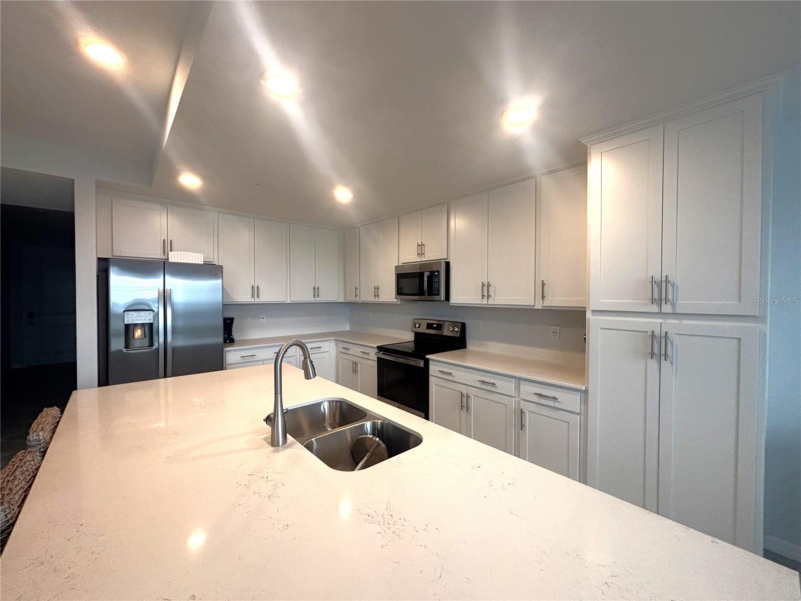 WELLEN GOLF & COUNTRY CLUB - Residential Lease