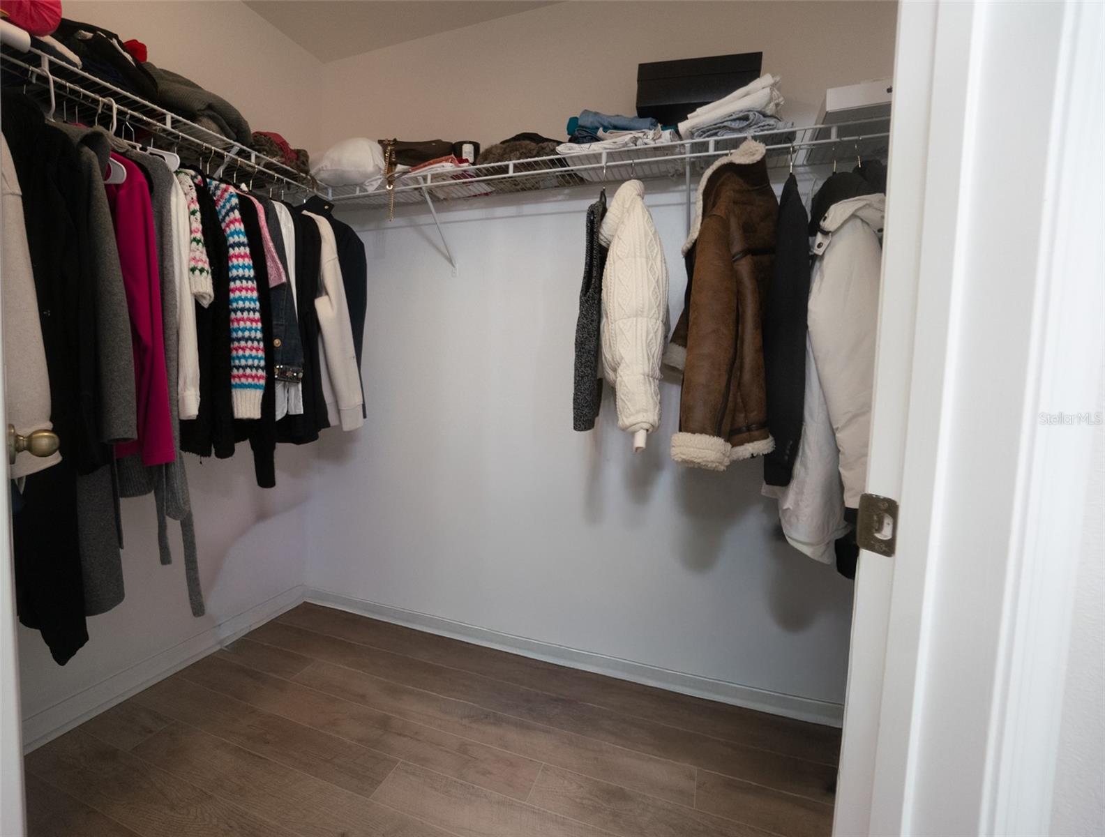 WATERS EDGE/LK NONA 03 C-F & - Residential Lease