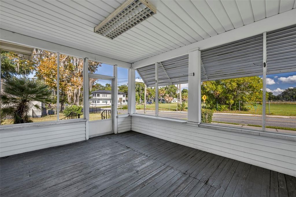 Photo of 207 N Perkins Street, Leesburg, FL 34748 (MLS # O6359442)