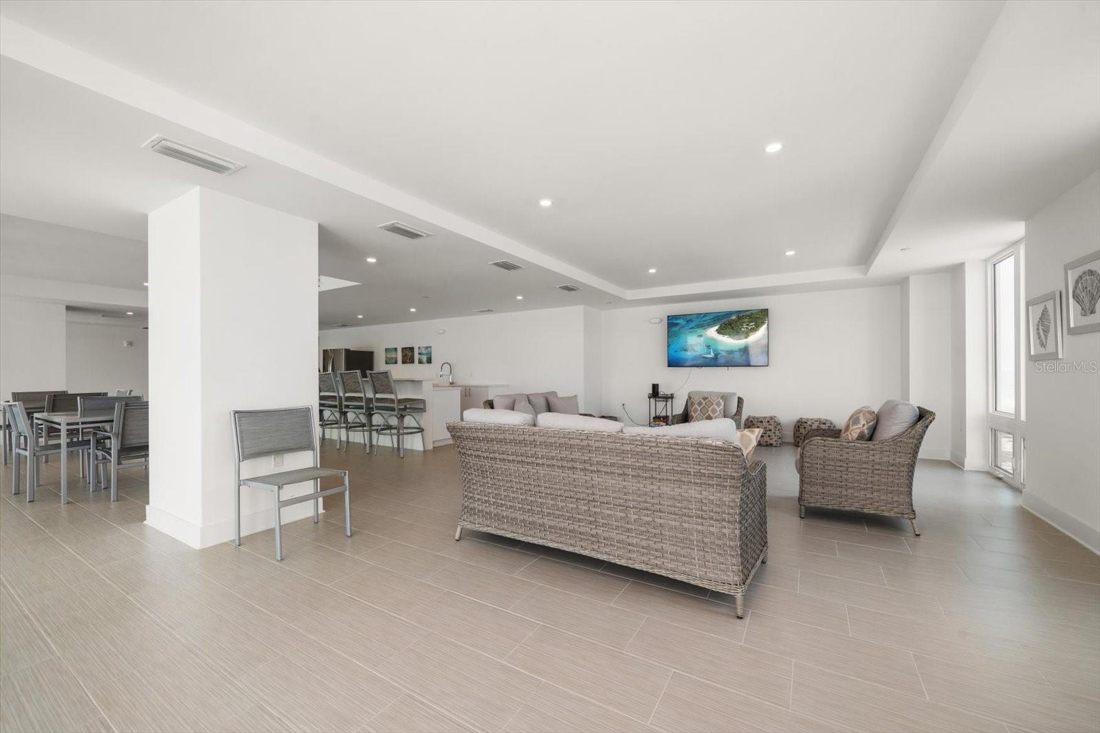 PURA VIDA RESIDENCES CONDO - Residential