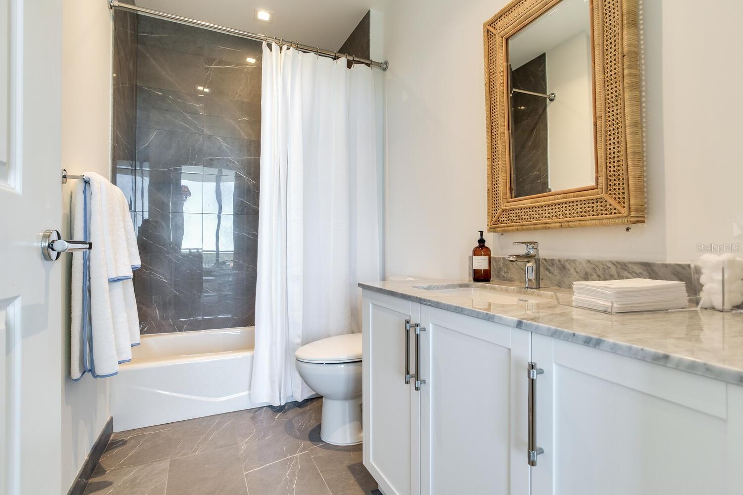 BAYSHORE YSABELLA CONDOMINIUM - Residential