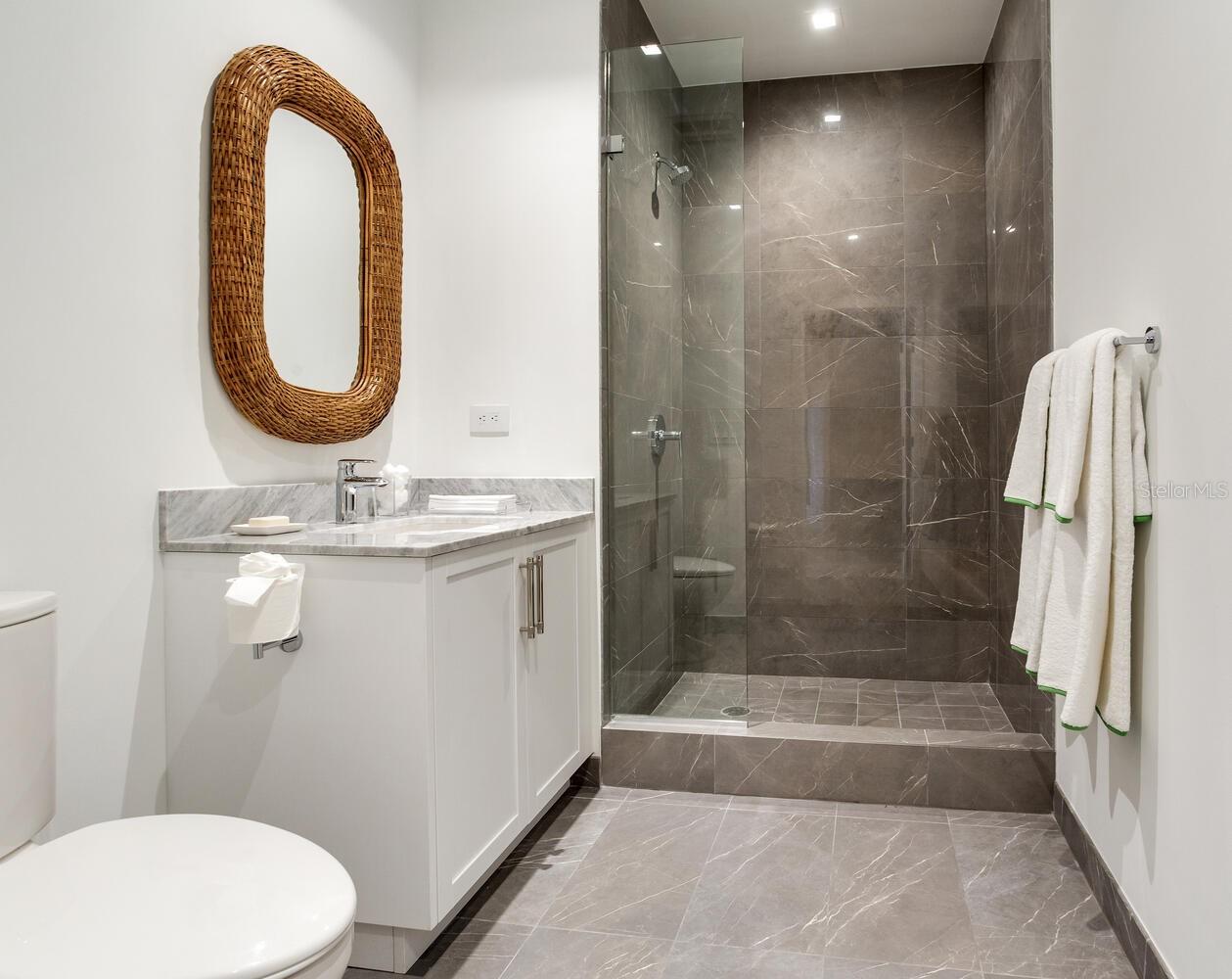 BAYSHORE YSABELLA CONDOMINIUM - Residential