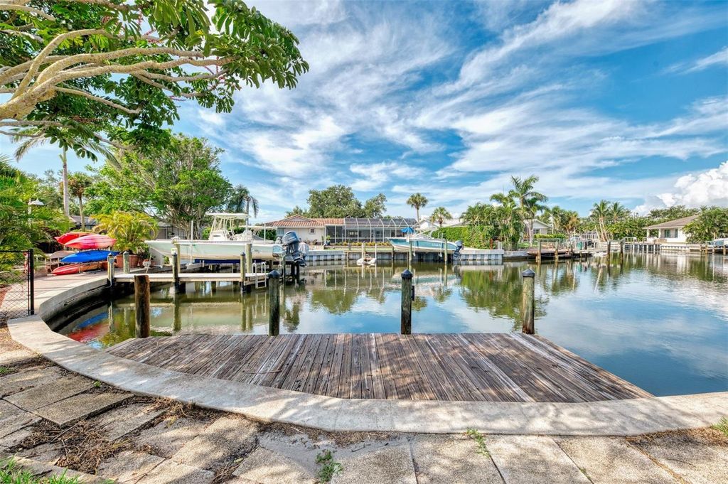 Photo of 568 Venice Lane, Sarasota, FL 34242 (MLS # O6323313)