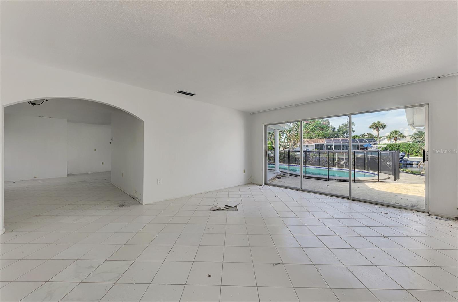 568 VENICE LANE