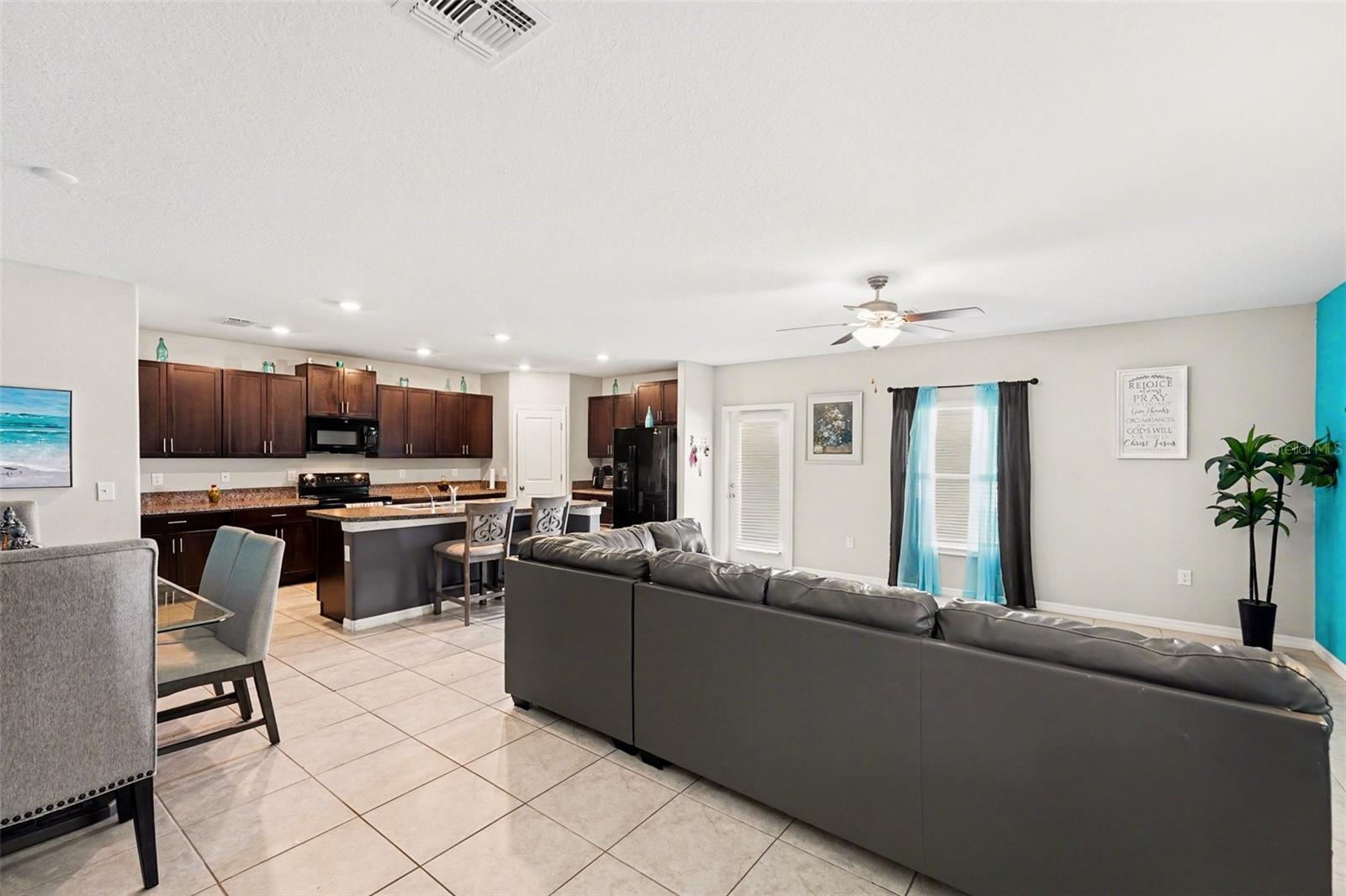 882 OLIVE CONCH STREET