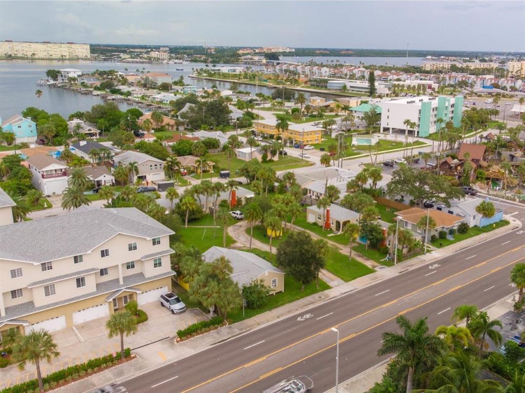 Photo 5 of 11 of 15405 GULF BOULEVARD A6 townhome