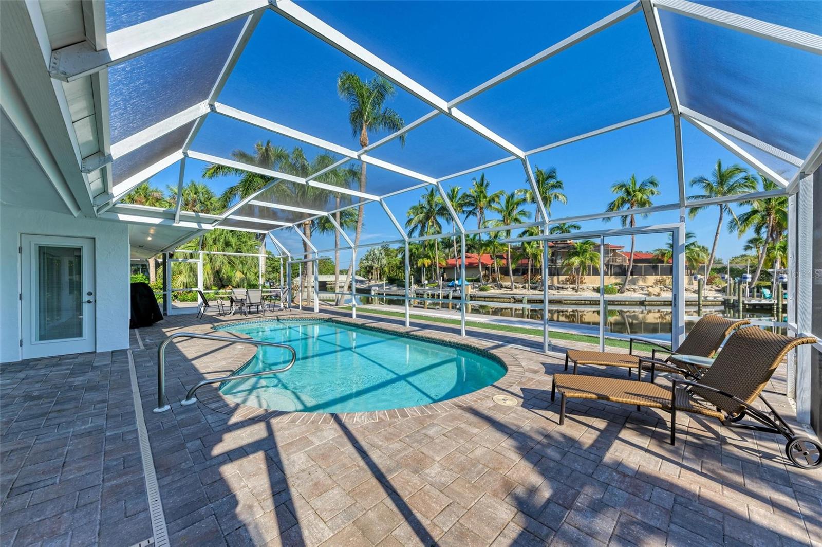 SIESTA ISLES - Residential