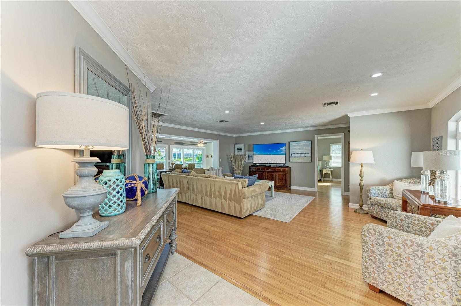 SIESTA ISLES - Residential