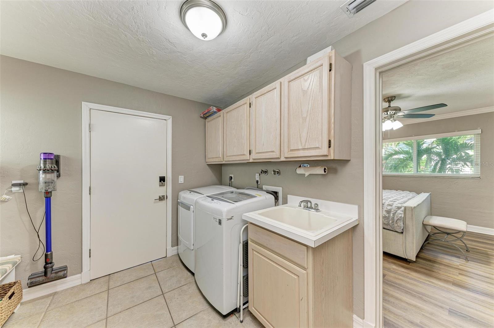 SIESTA ISLES - Residential