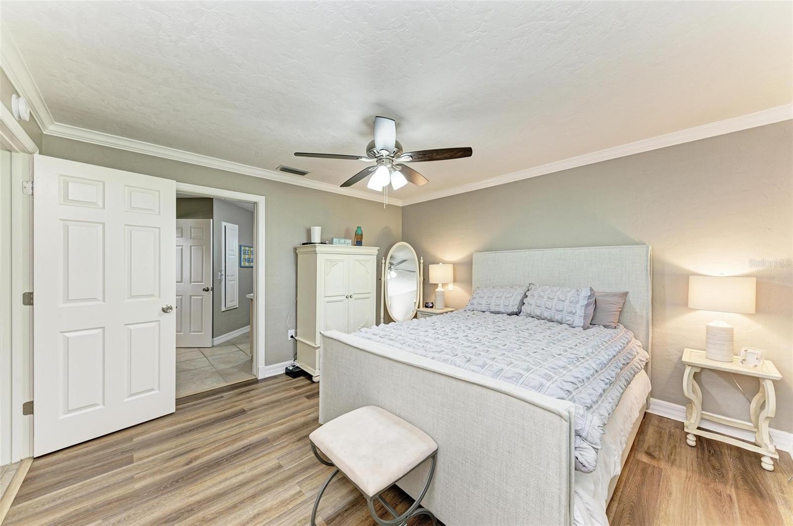 SIESTA ISLES - Residential