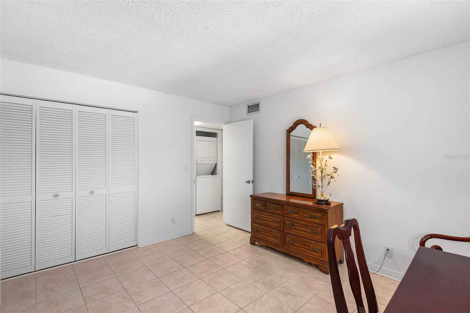 LAKERIDGE CONDO - Residential