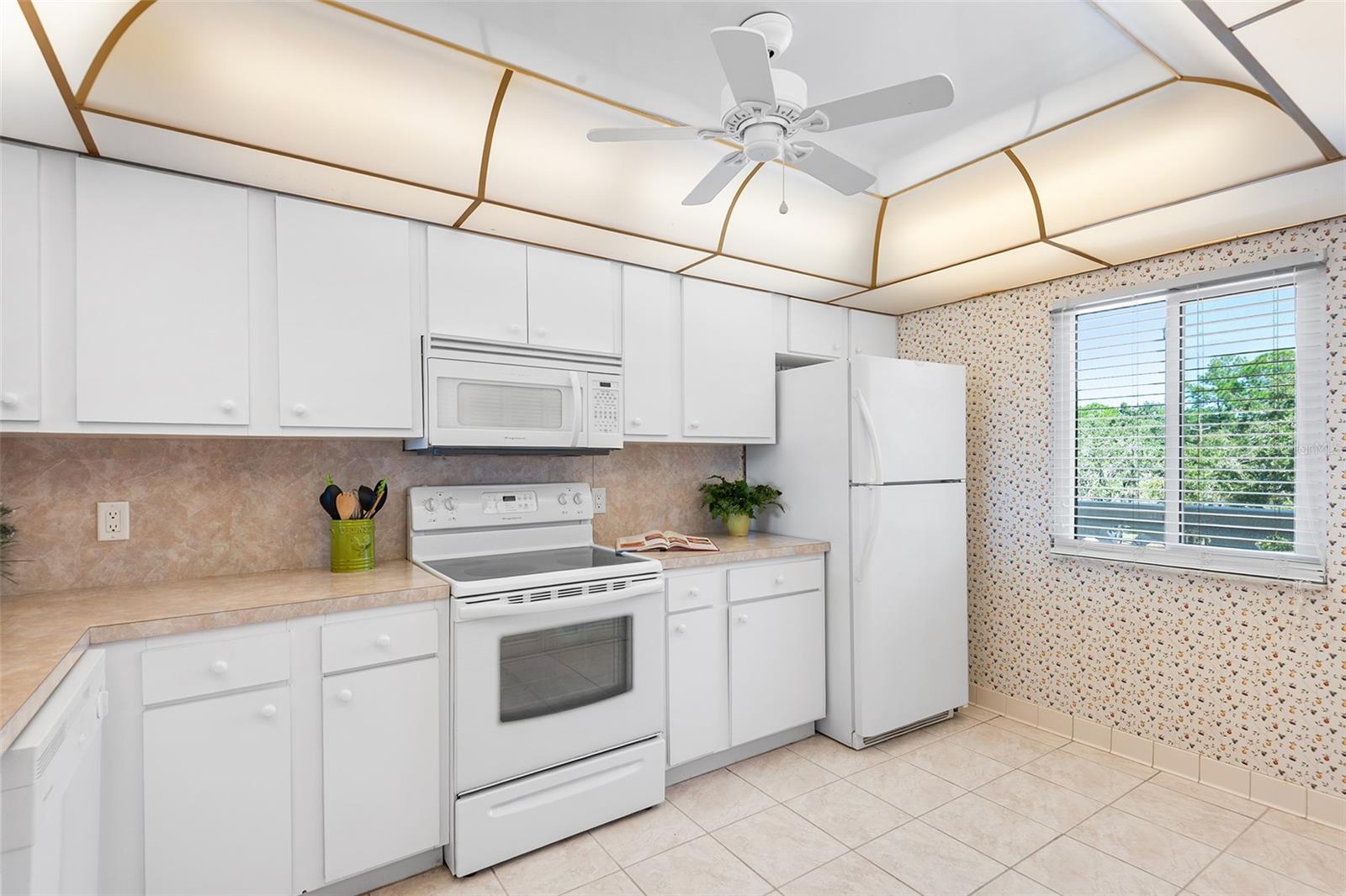 LAKERIDGE CONDO - Residential