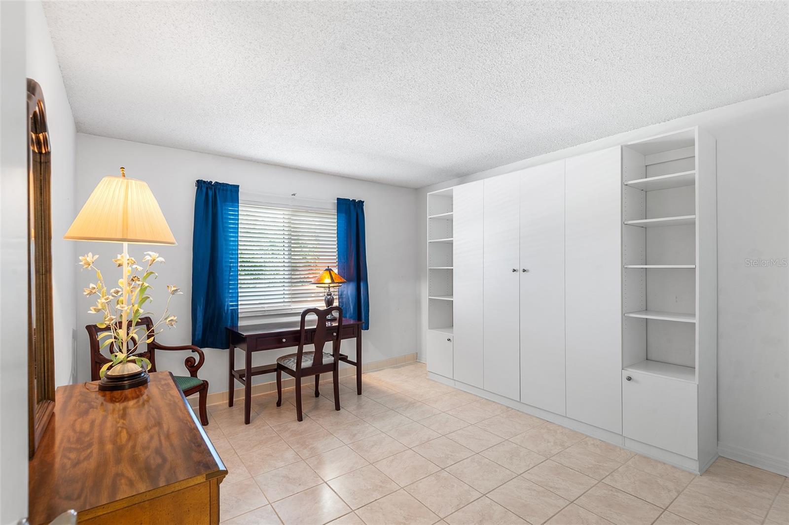 LAKERIDGE CONDO - Residential