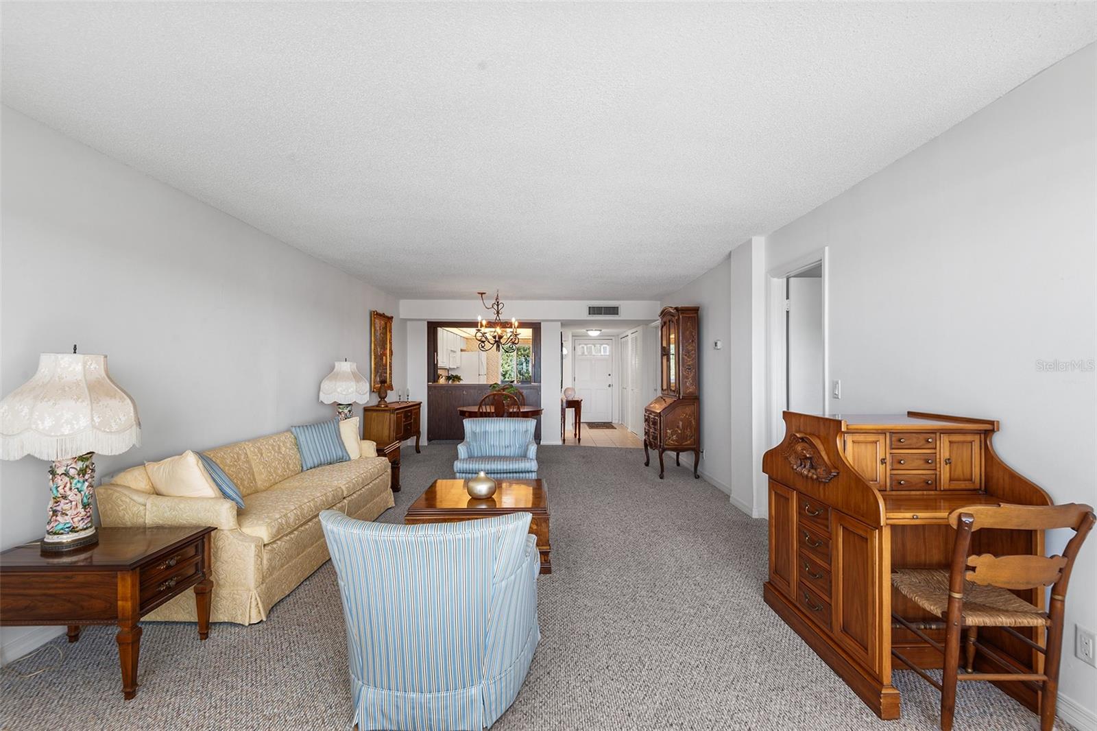 LAKERIDGE CONDO - Residential