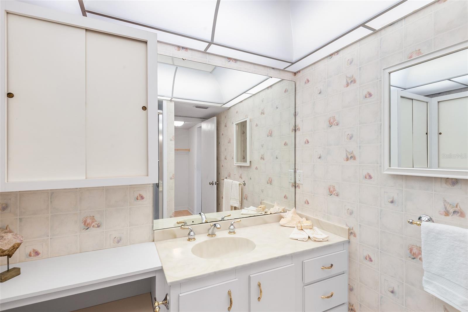 LAKERIDGE CONDO - Residential