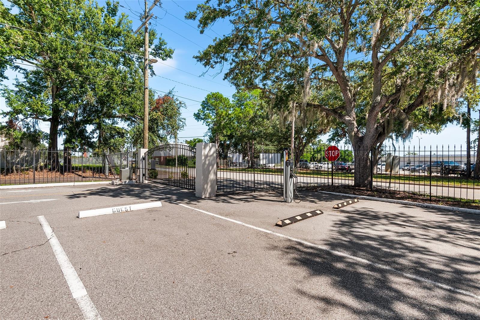 LAKERIDGE CONDO - Residential