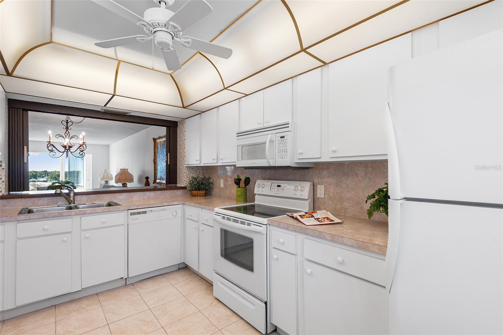 LAKERIDGE CONDO - Residential