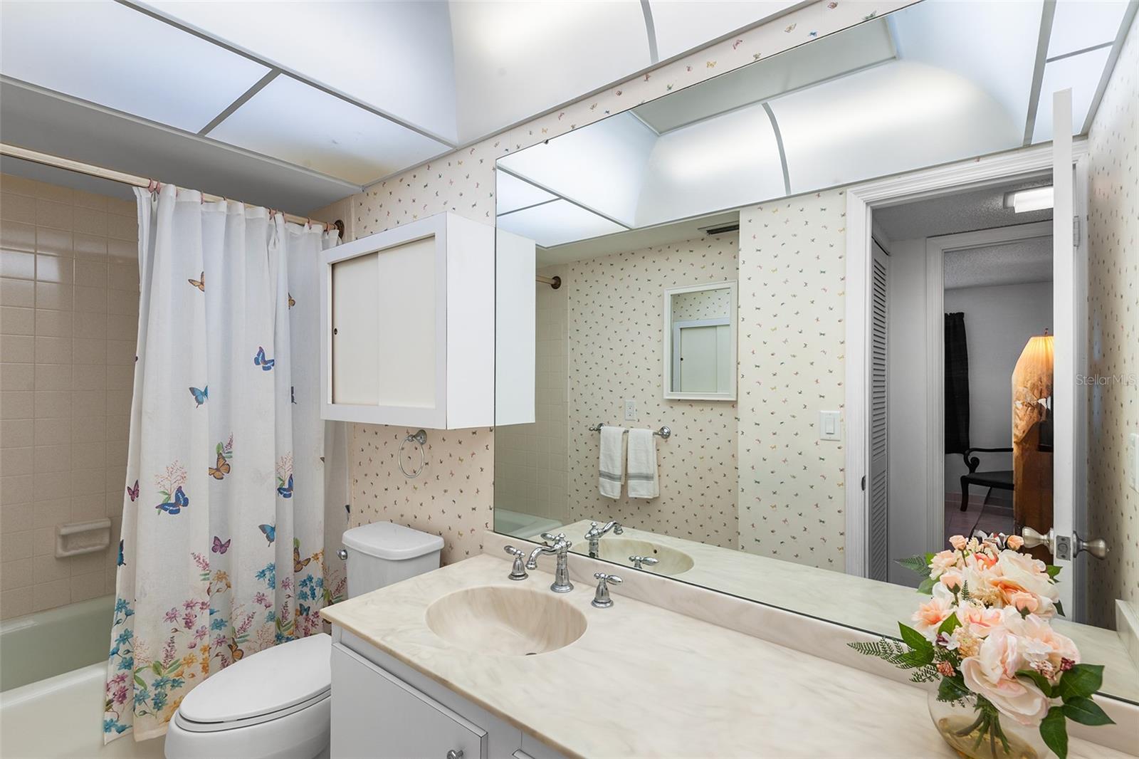 LAKERIDGE CONDO - Residential