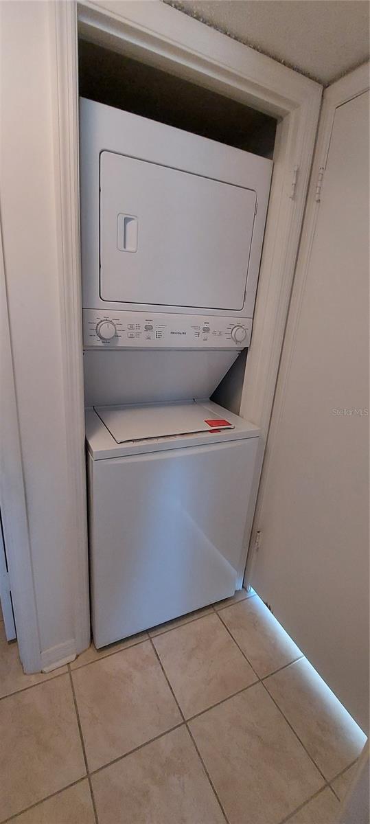 LAKERIDGE CONDO - Residential