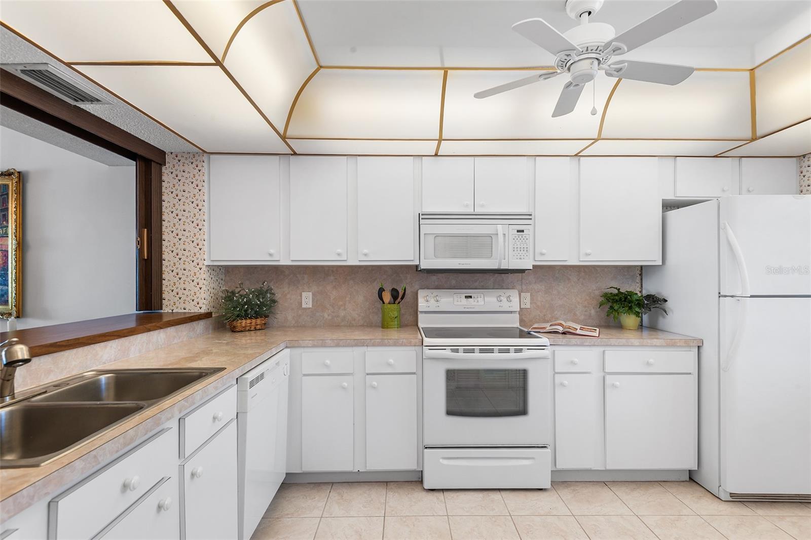 LAKERIDGE CONDO - Residential