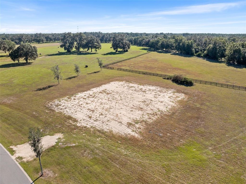 Photo of 12793 SW 138th Loop, Dunnellon, FL 34432 (MLS # OM712905)