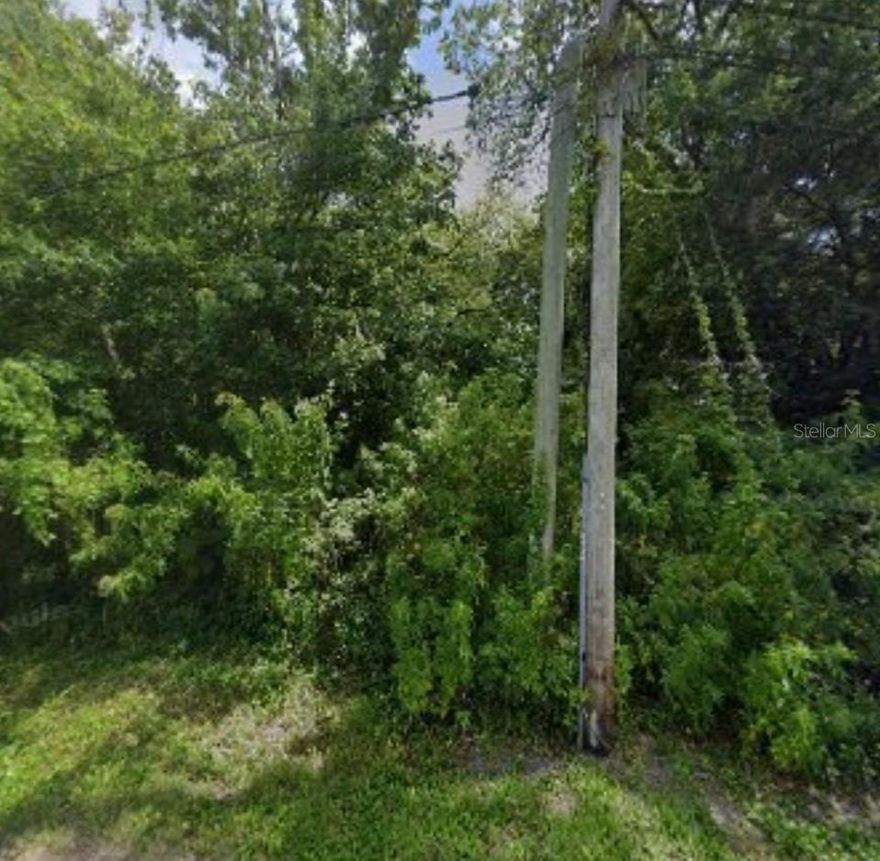 Conveniently located oversized lot, easy access to I-95 and US 1, minutes from down town and the beaches, aquatics and outdoor sports complex are a short drive away. Hospital and medical facilities, schools, shopping, and great restaurants are all within minutes. Seller says Bring Your Offer!