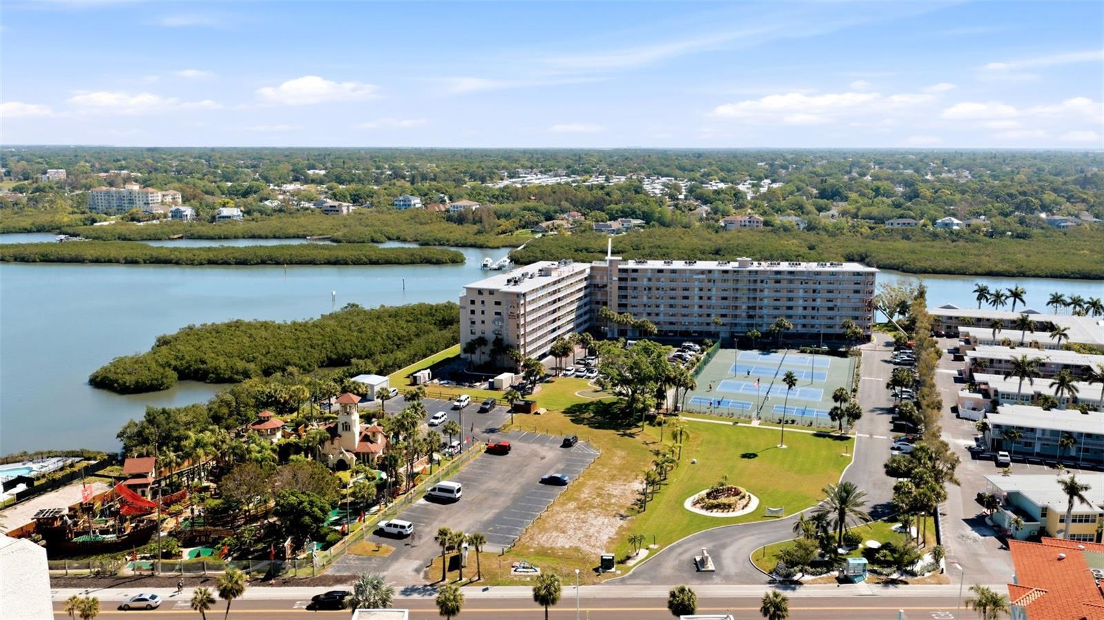 BAY SHORES YACHT & TENNIS CLUB - Residential